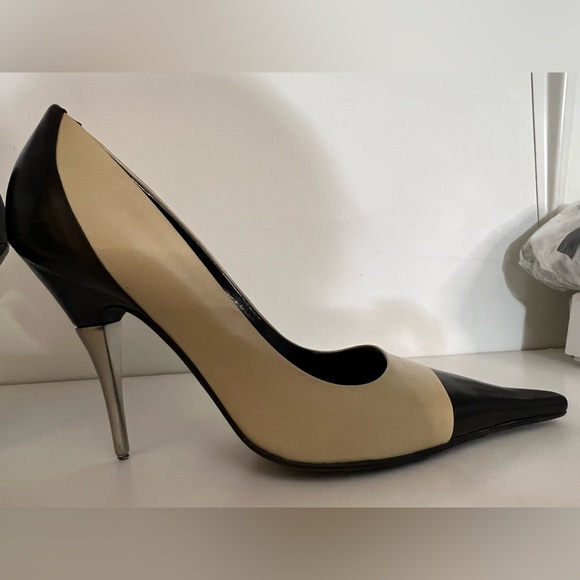 Authentic Classic CC Pumps - Picture 6 of 14